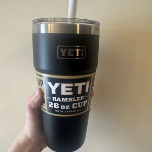 NWT YETI Rambler 26 oz Black Cup with Straw Lid